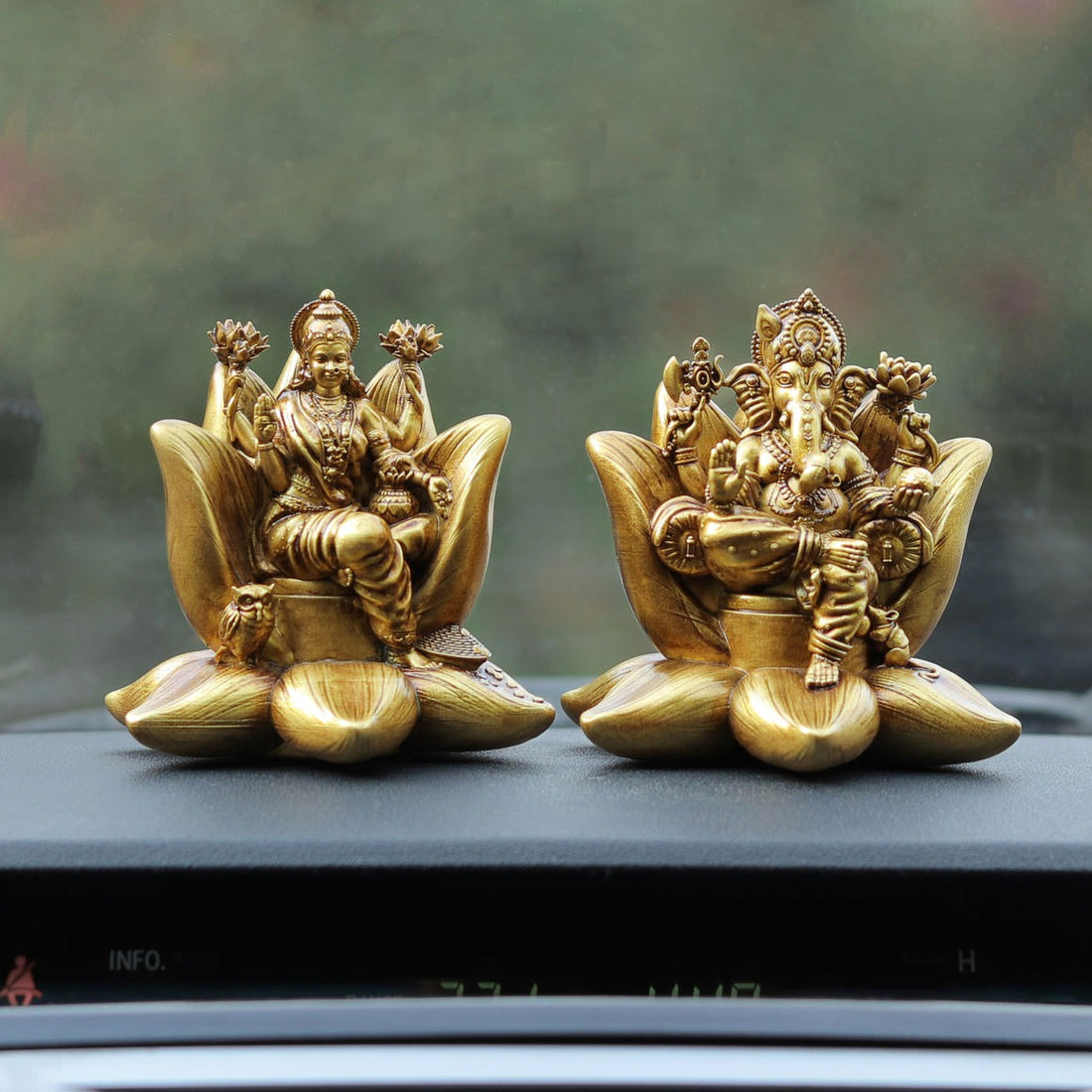 Elegant Laxmi-Ganesh Resin Idol: Symbol of Prosperity and Harmony