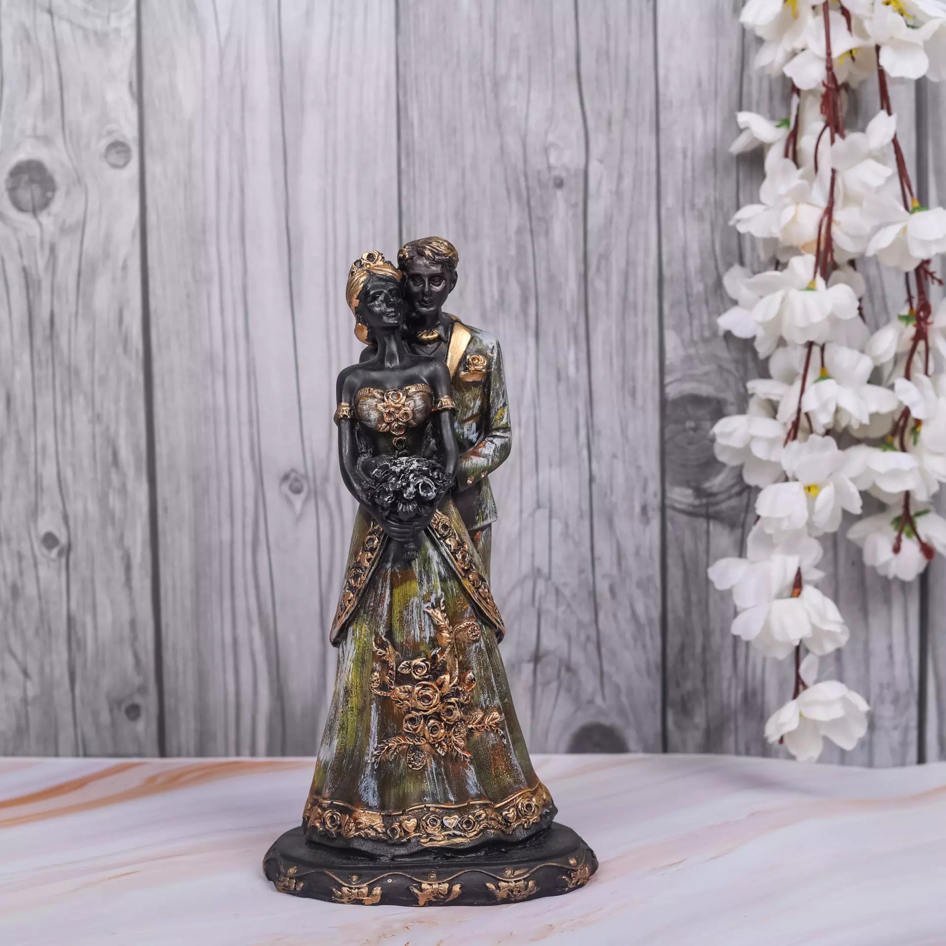 Hug Couple with a Bouquet Resin Statue