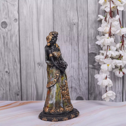 Hug Couple with a Bouquet Resin Statue