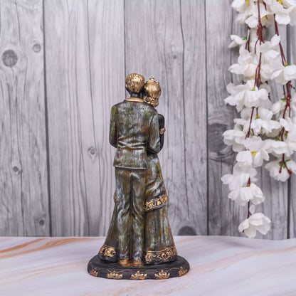 Hug Couple with a Bouquet Resin Statue